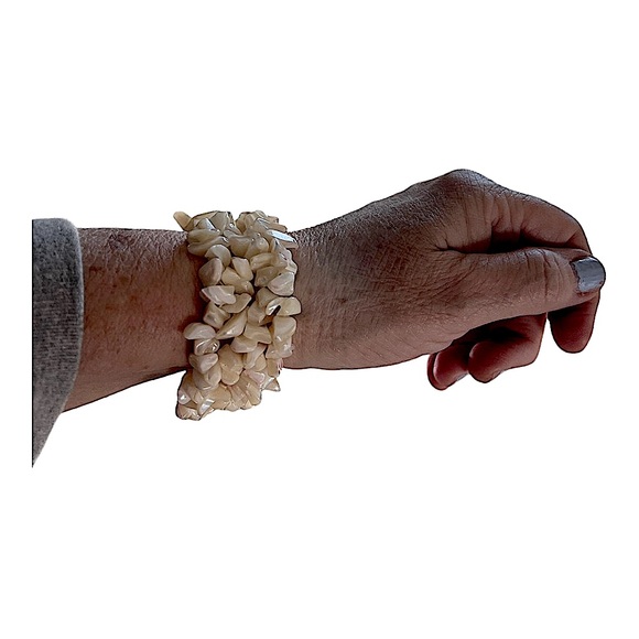 VINTAGE 1950s Sea Shell stretch cuff bracelet - Picture 3 of 16